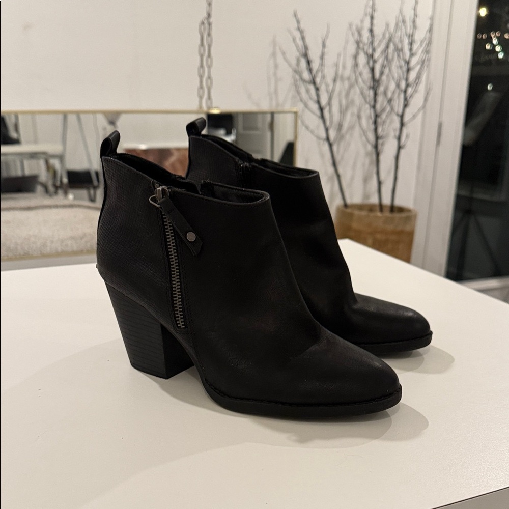 Elegant Black Ankle Boots